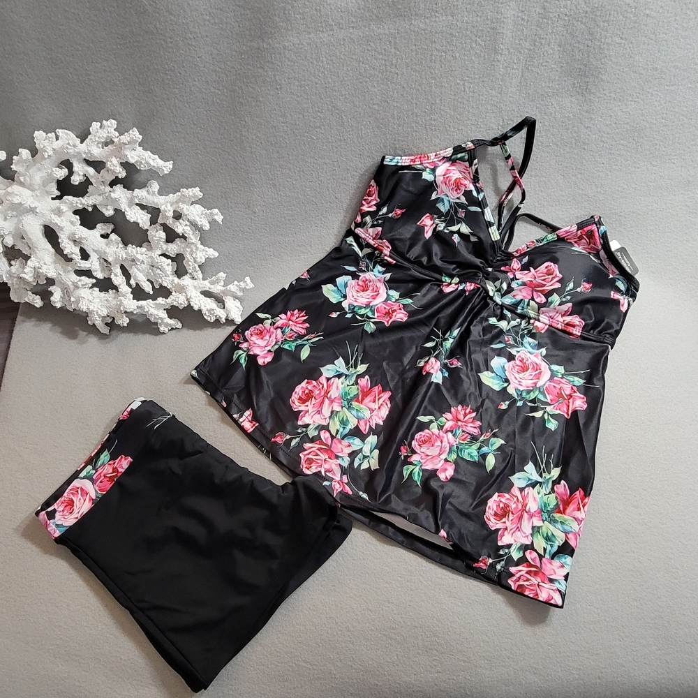2 Pc Swimsuit  Size M Floral Tankini Criss Boy Short